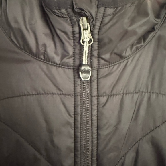 L.L. Bean Black Women's PrimaLoft Packaway Hooded Jacket - Picture 7 of 9
